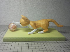 [Paper Craft] Cat and A Japanese Ball [Gukenka Laboratory]
