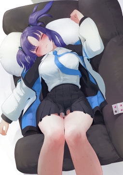 ブルアカ睡眠本 [とげとげ娘]